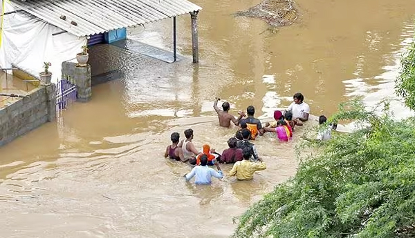 flood-water-level-in-godavari-river