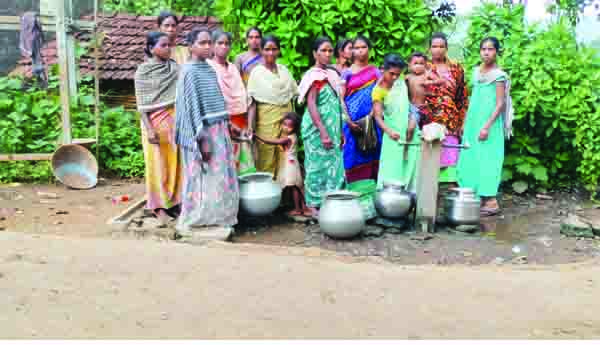 ఖాళీ బిందెలతో మహిళల ఆందోళన