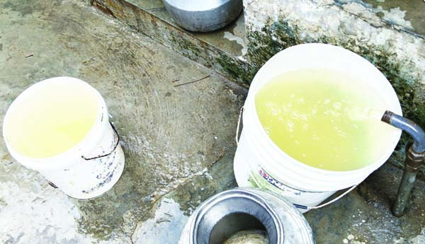 రంగు మారిన తాగునీరు