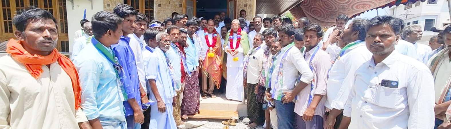 ఎమ్మెల్యే చెన్నకేశవరెడ్డి సమక్షంలో వైసిపిలో చేరుతున్న నాయకులు