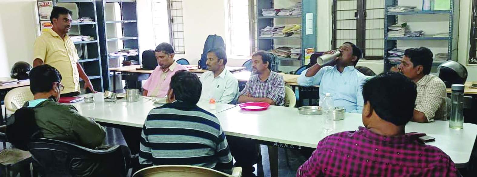 మాట్లాడుతున్న యుటిఎఫ్‌ జిల్లా అధ్యక్షులు ఎల్లప్ప