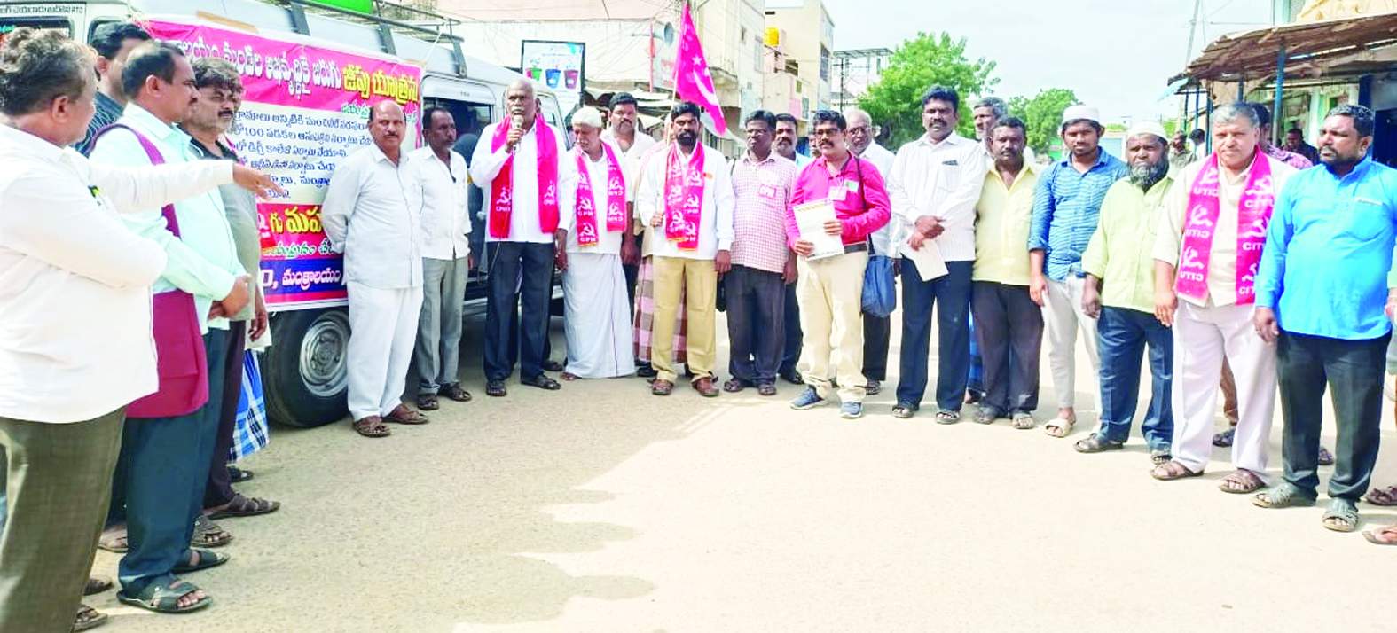 జీపుజాతానుద్దేశించి మాట్లాడుతున్న ప్రభాకర్‌ రెడ్డి