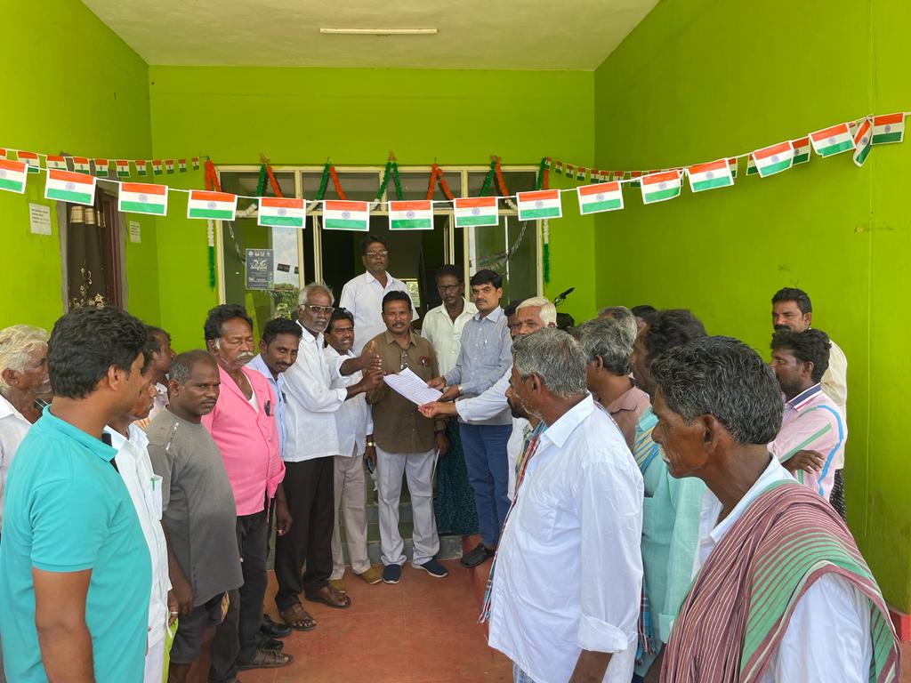 భూసమస్యలు పరిష్కరించాలని వినతి