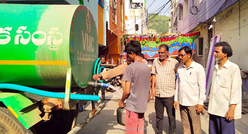 50వ డివిజన్‌లో వాటర్‌ట్యాంక్‌ ద్వారా నీరు