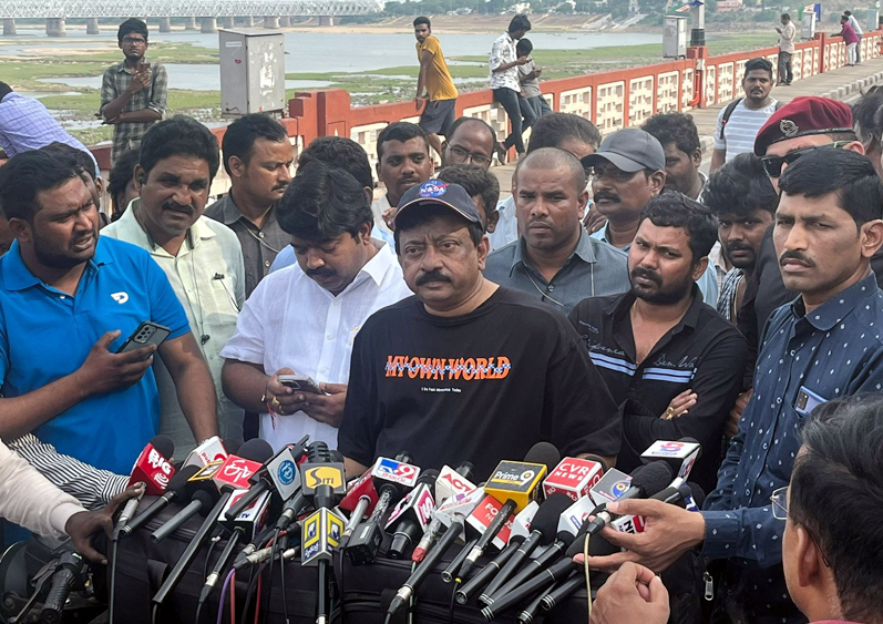 ప్రకాశం బ్యారేజీపై 'వ్యూహం' షూటింగ్‌