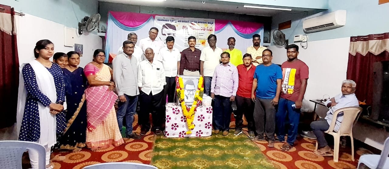 సామాన్య కుటుంబం నుంచి అసమాన స్థాయికి జాన్సన్‌