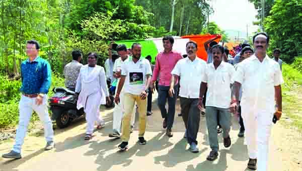 250 మీటర్ల జాతీయ జెండాతో ర్యాలీ