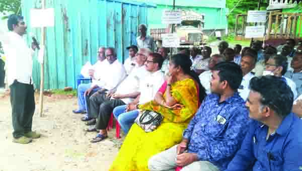 పంచ గ్రామాల సమస్యపై ధర్నా