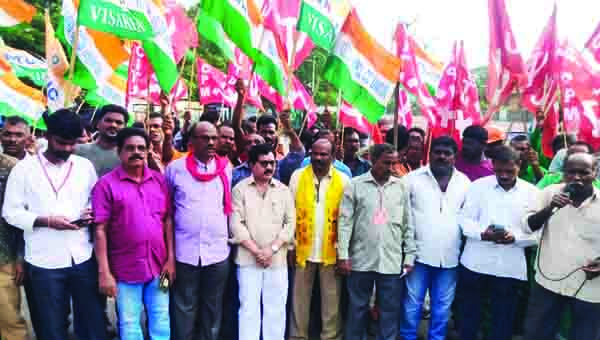 క్విట్‌ మోడీ -సేవ్‌ ఇండియా దీక్షను జయప్రదంచేయాలి