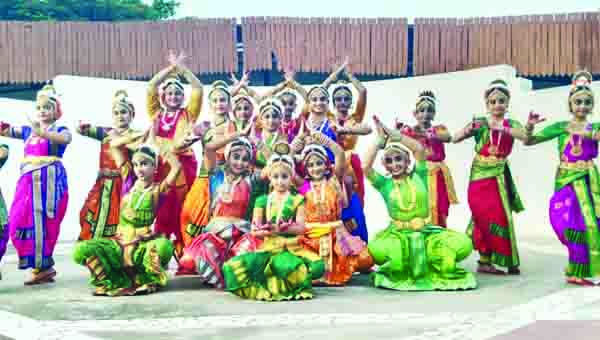 శిల్పారామంలో జానపద, శాస్త్రీయ నృత్యాలు