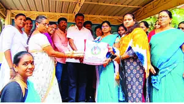 వైఎస్‌ఆర్‌ సంపూర్ణ పోషణ కిట్లు పంపిణీ