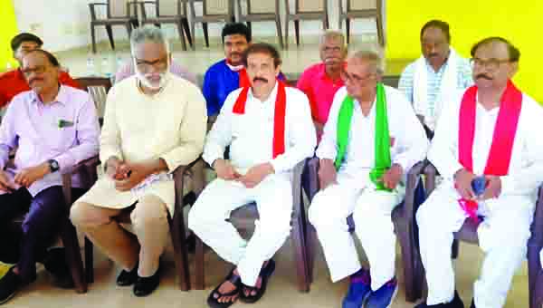 ప్రజా సమస్యలను వివరించేందుకే బస్సు యాత్ర