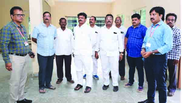 కో-ఆపరేటివ్‌ బ్యాంకు ద్వారా మెరుగైన సేవలు : కోలా గురువులు