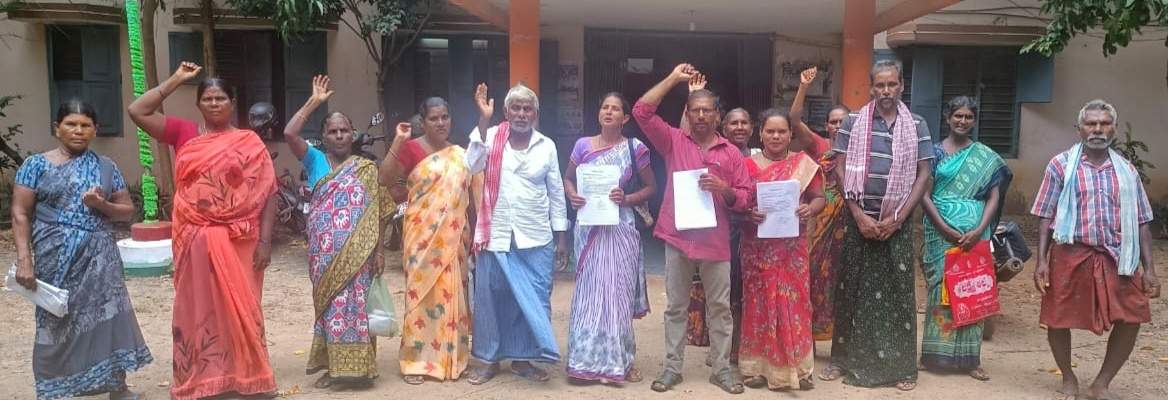 సాగుభూములకు పట్టాలివ్వాలని ధర్నా