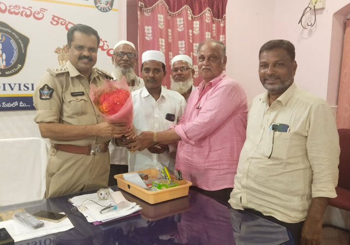 డిఎస్‌పికి అభినందనలు