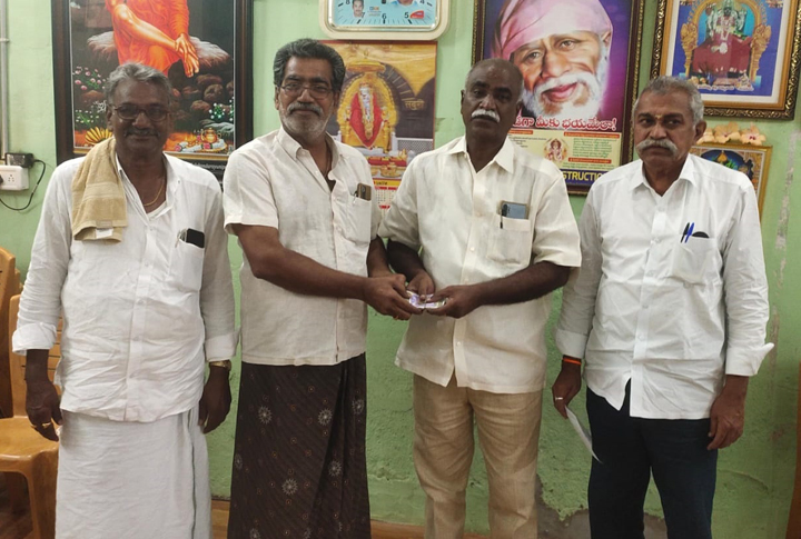 విరాళం అందజేత 