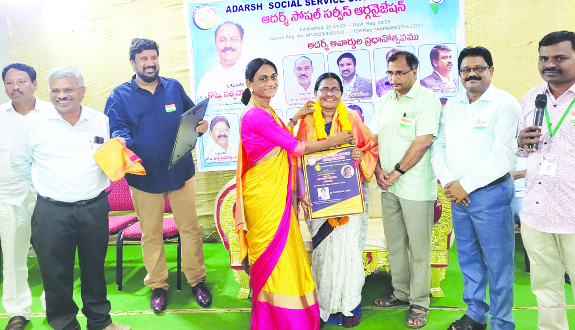 పలువురికి ఉత్తమ అవార్డులు