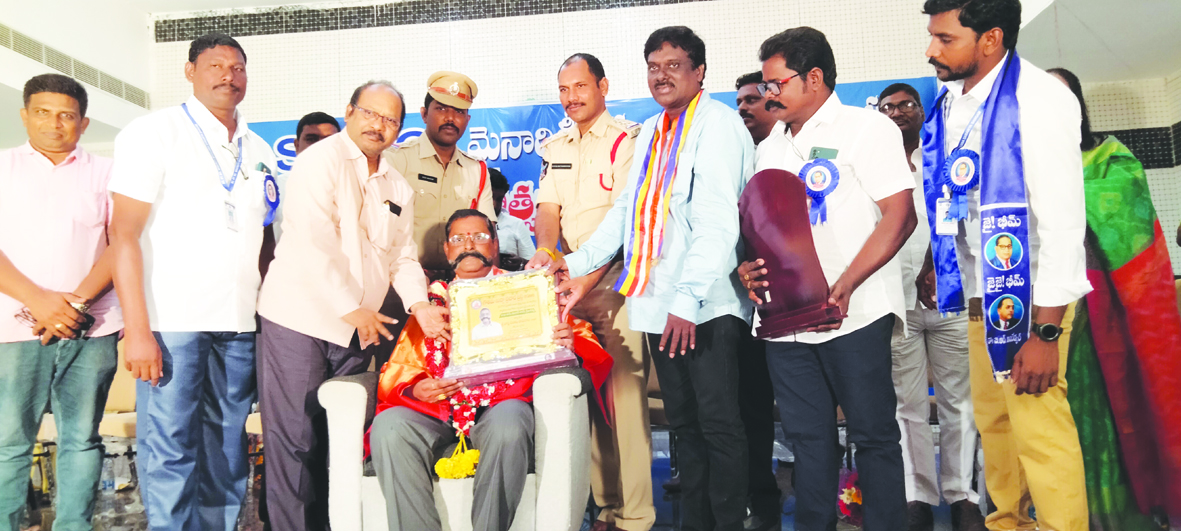అంబేద్కర్‌ ఆశయ సాధనకు కృషి చేయాలి