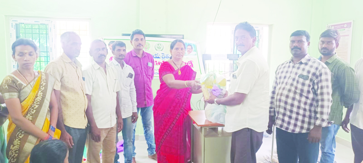 సేంద్రియ ఎరువులు పంపిణీ
