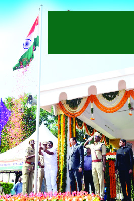 జెండాను ఆవిష్కరిస్తున్న మంత్రి ఆదిమూలపు సురేష్‌