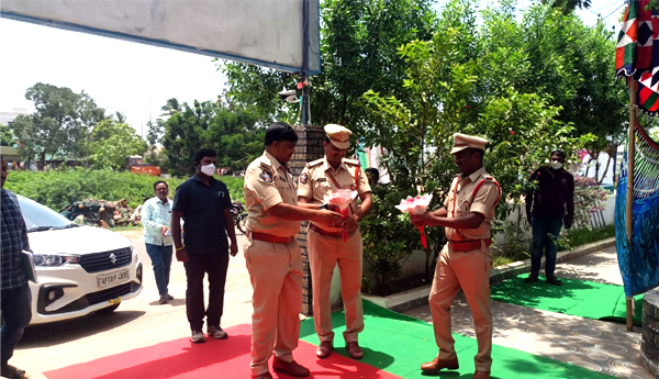 ప్రజలతో మమేకమై ఎటువంటి ఇబ్బందులు కలగకుండా చూడాలి : డిఎస్పి