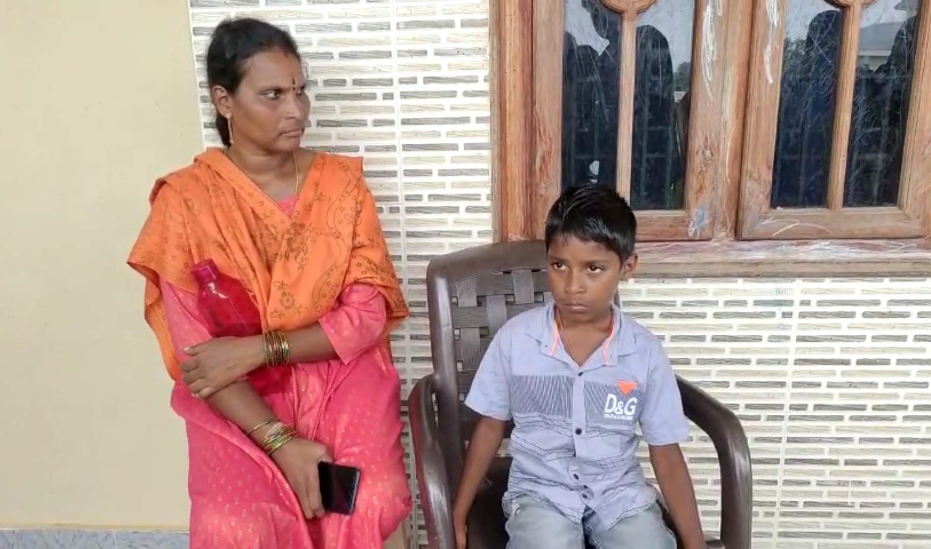 భర్త ఇంటి ముందు భార్య ఆందోళన