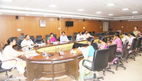 అనుమతిలేని స్కానింగ్‌ సెంటర్లు నడపొద్దు