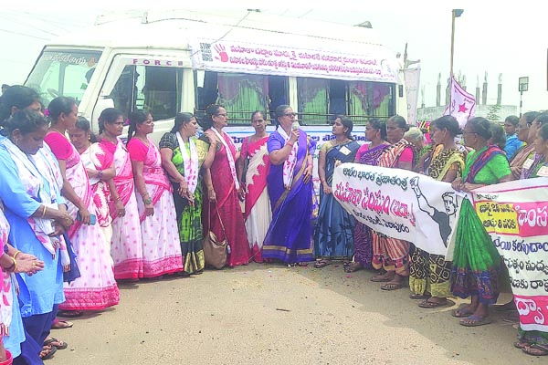 మహిళలపై పెరుగుతున్న హింస