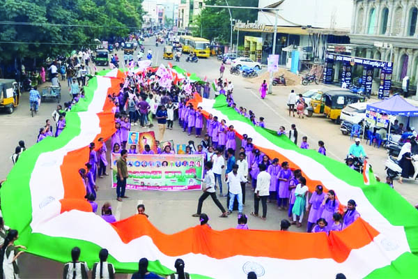 స్వాతంత్య్ర ఉద్యమ స్ఫూర్తితో విద్య, ఉపాధి కోసం పోరాటాం 