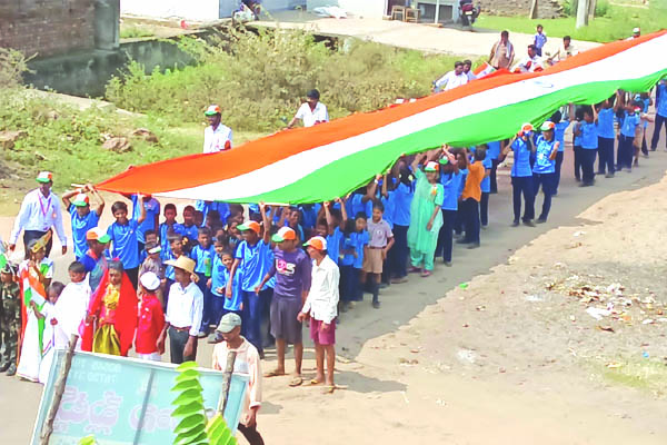 సూర్య విద్యాలయంలో ఘనంగా స్వాతంత్య్ర దినోత్సవ వేడుకలు