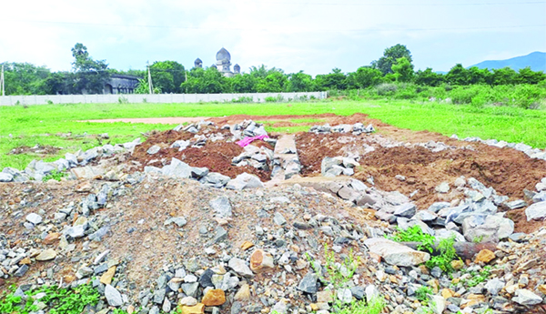 నకిలీ పట్టాలపై ఎందుకీ ఉదాసీనత?