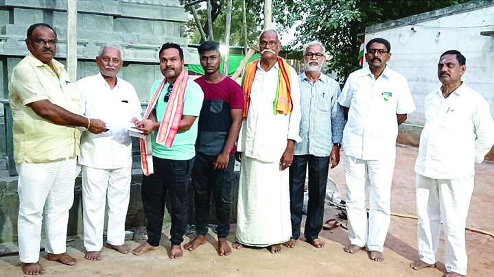 విరాళం అందజేత