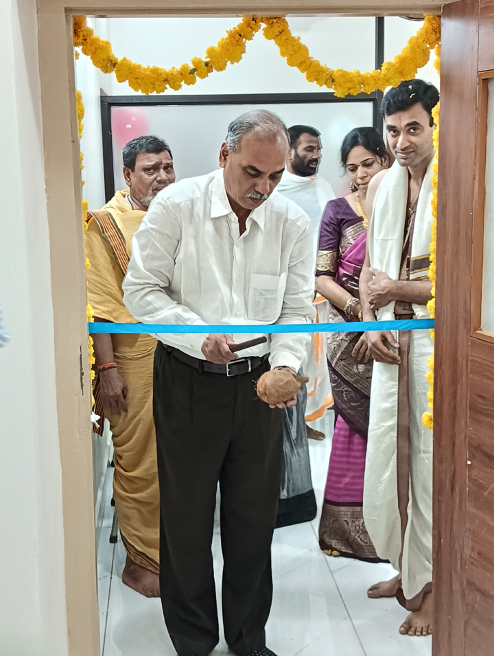 లలిత స్మైల్‌ క్లినిక్‌ అడ్వాన్స్‌ డెంటల్‌ కేర్‌ ఇంప్లాంటేషన్‌ సెంటర్‌ ప్రారంభం