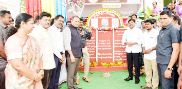 దేశం గొప్పతనాన్ని తెలుసుకోవాలి : కలెక్టర్‌