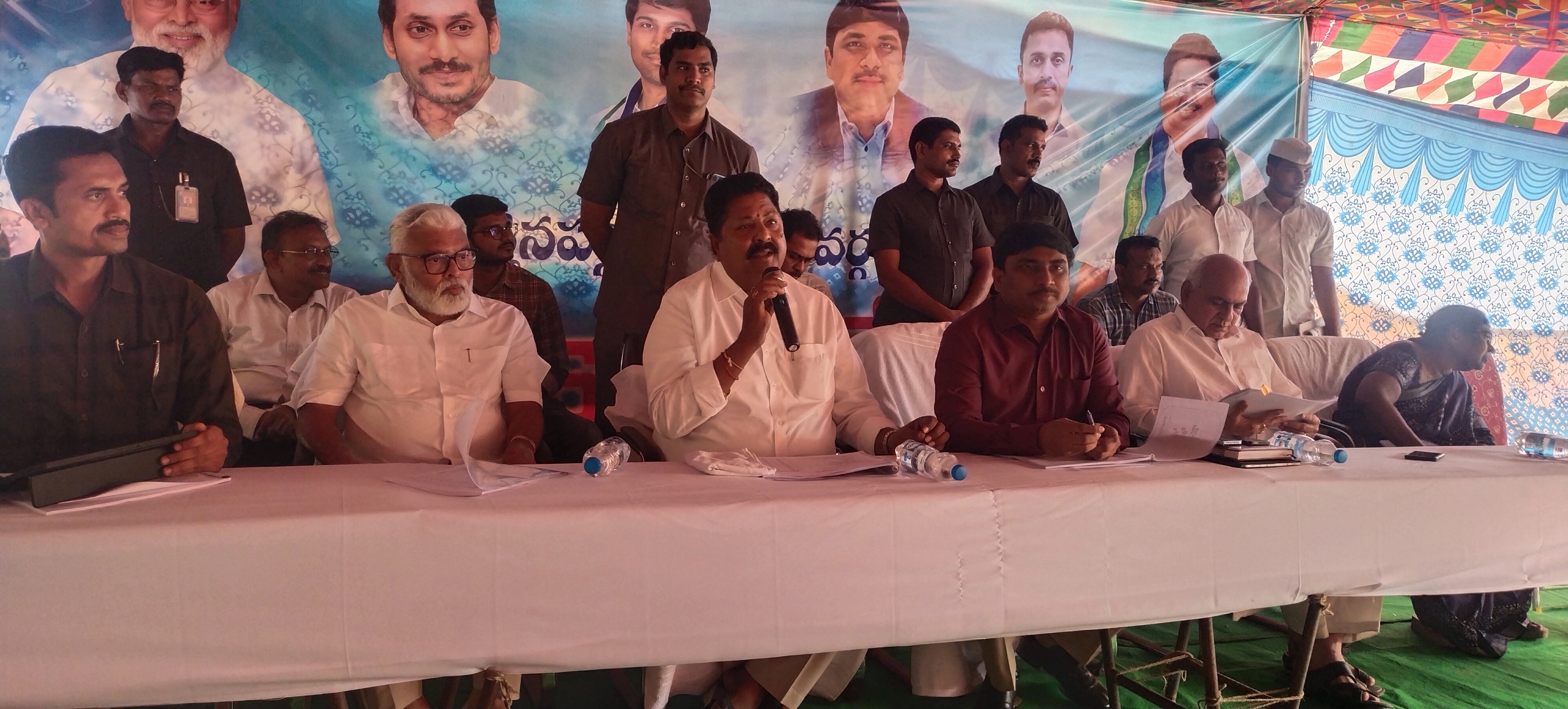 ప్రభుత్వ భూముల్లో నివాసితులకు పట్టాలు