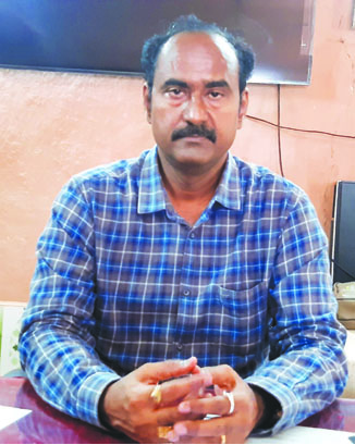 ఆధార్‌ నంబర్‌ జత చేస్తేనే కూలీలకు వేతనాలు: డ్వామా పీడీ