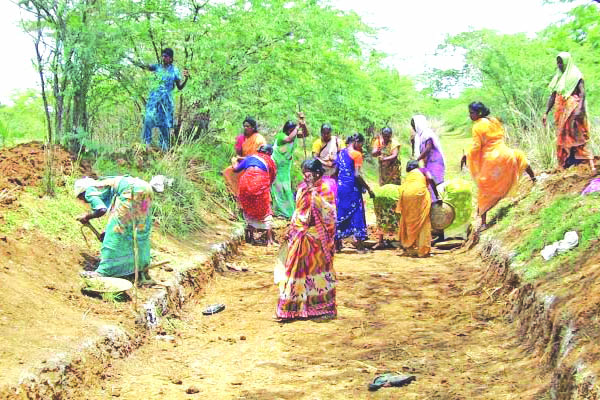 పరికరాలు లేకుండా పనులు ఎలా?