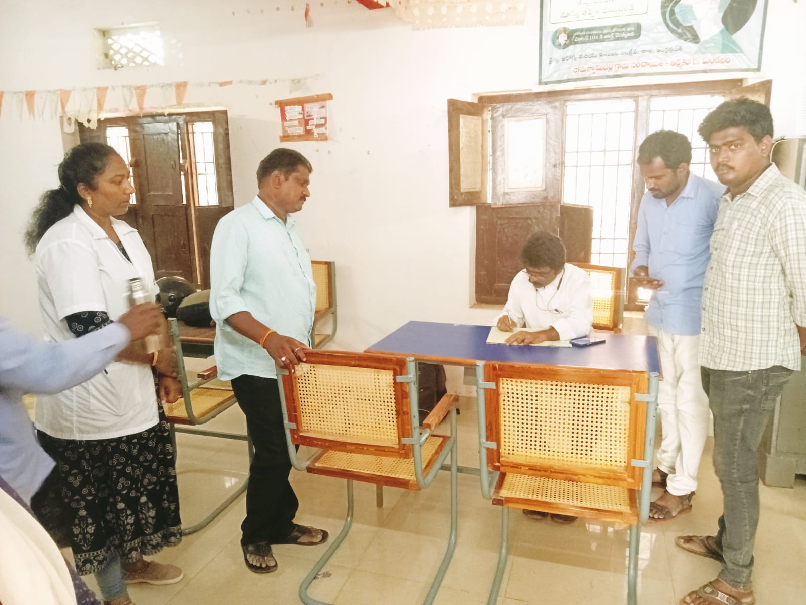 సచివాలయాల్లో ఎంపిడిఒ పరిశీలన