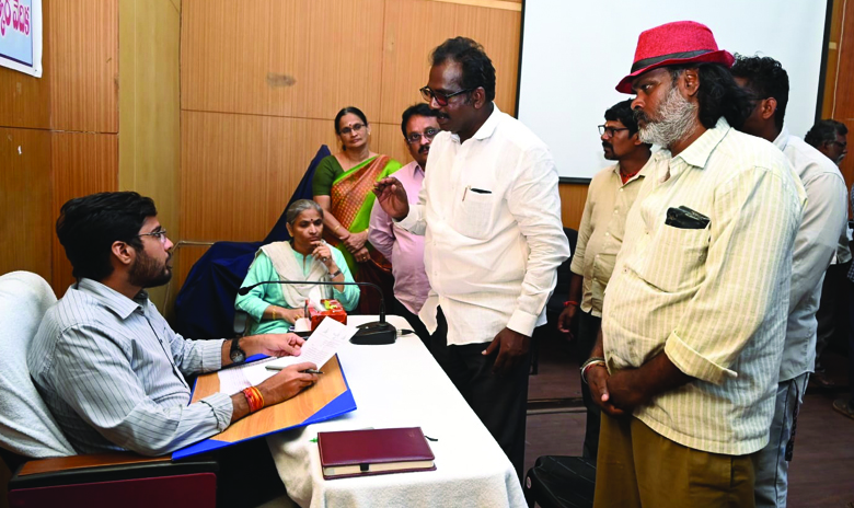 క్షేత్ర స్థాయిలో ఫిర్యాదులు పరిశీలించి పరిష్కరించాలి