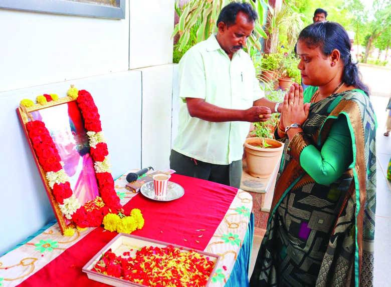 ఆంధ్రకేసరి జీవితం అందరికీ ఆదర్శనీయం