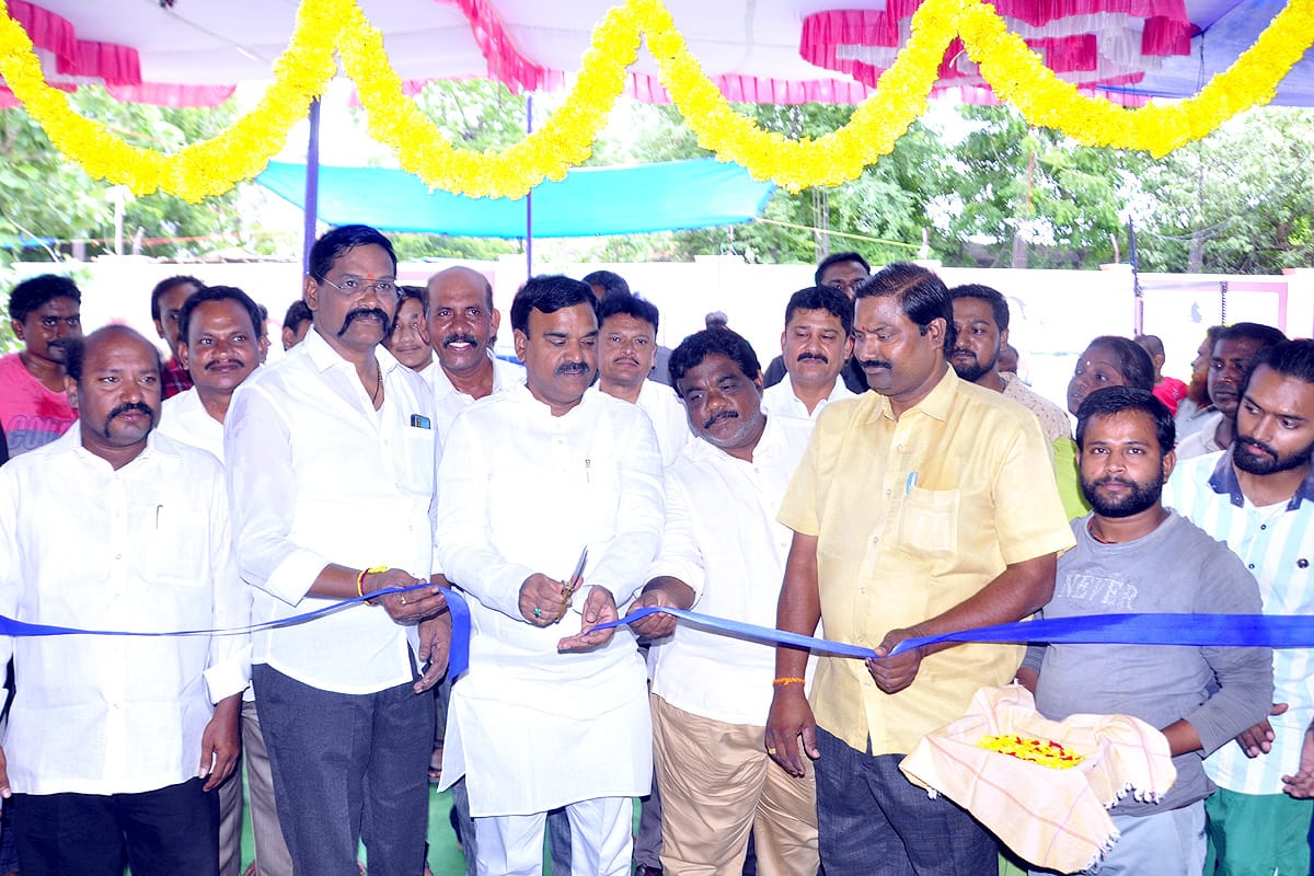 చేనేత, హస్తకళలను ఆదరించాలి