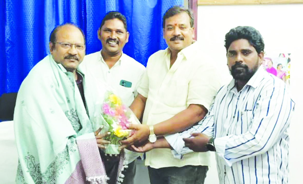 డిఇఒ వెంకటరమణకు గొరగనముడి వాసుల సత్కారం