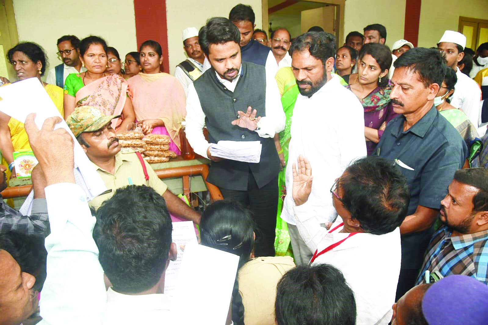 15లోగా వైఎస్‌ఆర్‌ హెల్త్‌ క్లినిక్‌లు వినియోగంలోకి తేవాలి