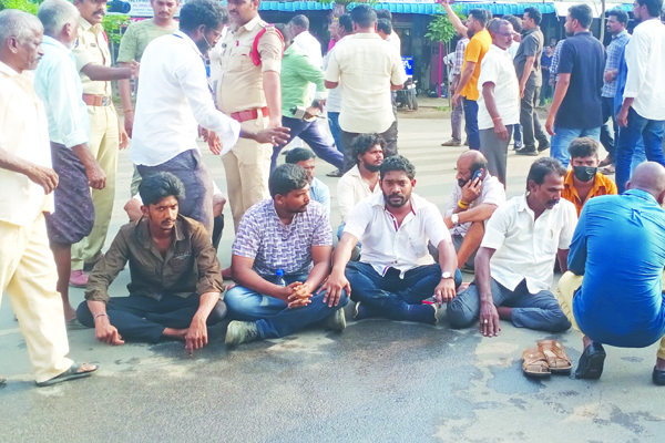 హత్య కేసు కొట్టివేతపై ఆందోళన