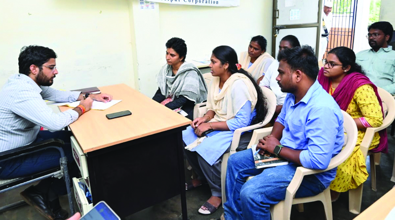 కమిషనర్‌ సచివాలయముల ఆకస్మిక తనిఖీ