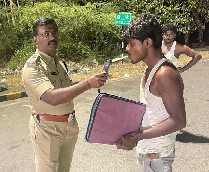 వాహనాలు తనిఖీ