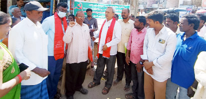 బద్వేల్‌ : సంతకాల సేకరణ కార్యక్రమంలో మాట్లాడుతున్న ఎం.ఎ గఫూర్‌ 