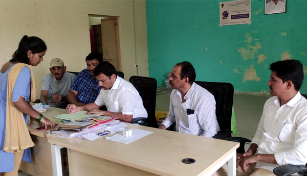 సచివాలయాన్ని తనిఖీ చేసిన చైర్మన్‌