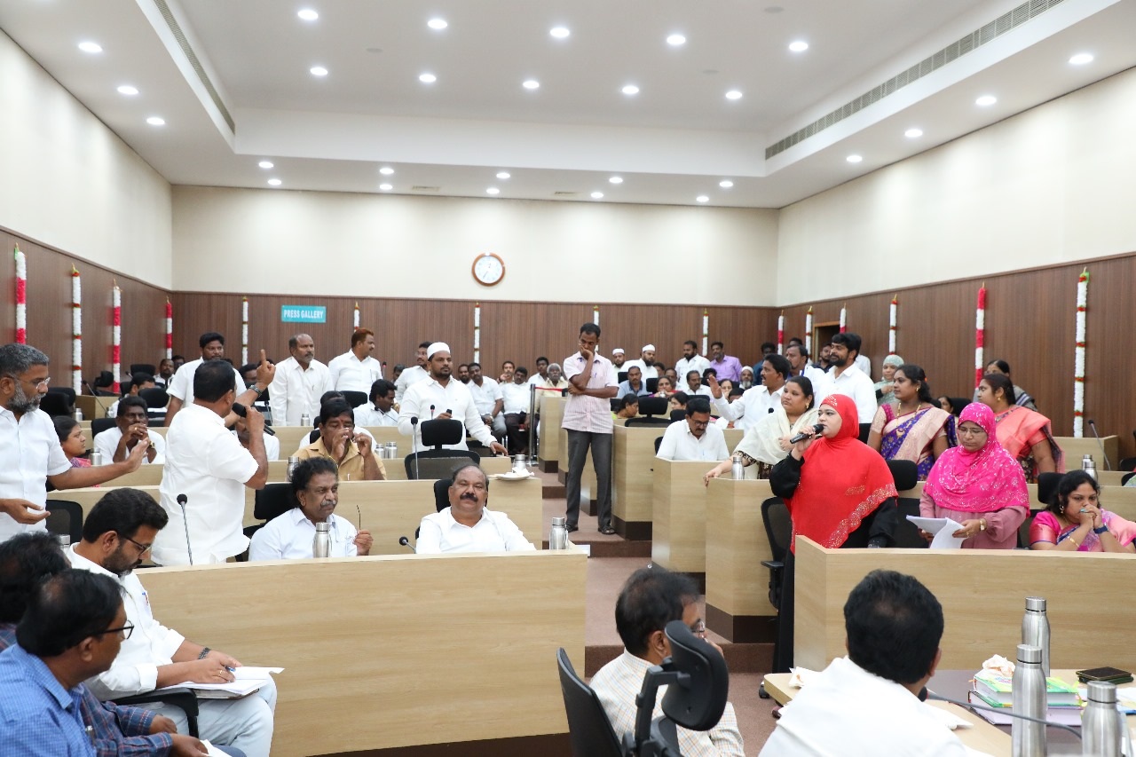 ఎమ్మెల్యే × మేయర్‌