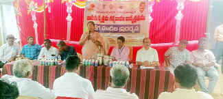 మాట్లాడుతున్న జెడి శారదమ్మ